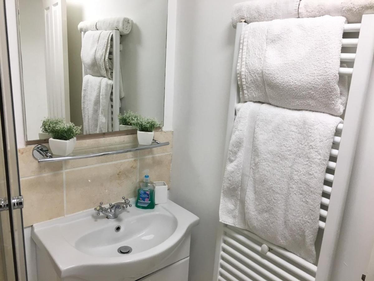 Spacious Ground Floor Studio Flat - Easy Access To Stansted Airport, London And Cambridge Lejlighed Bishop's Stortford Eksteriør billede