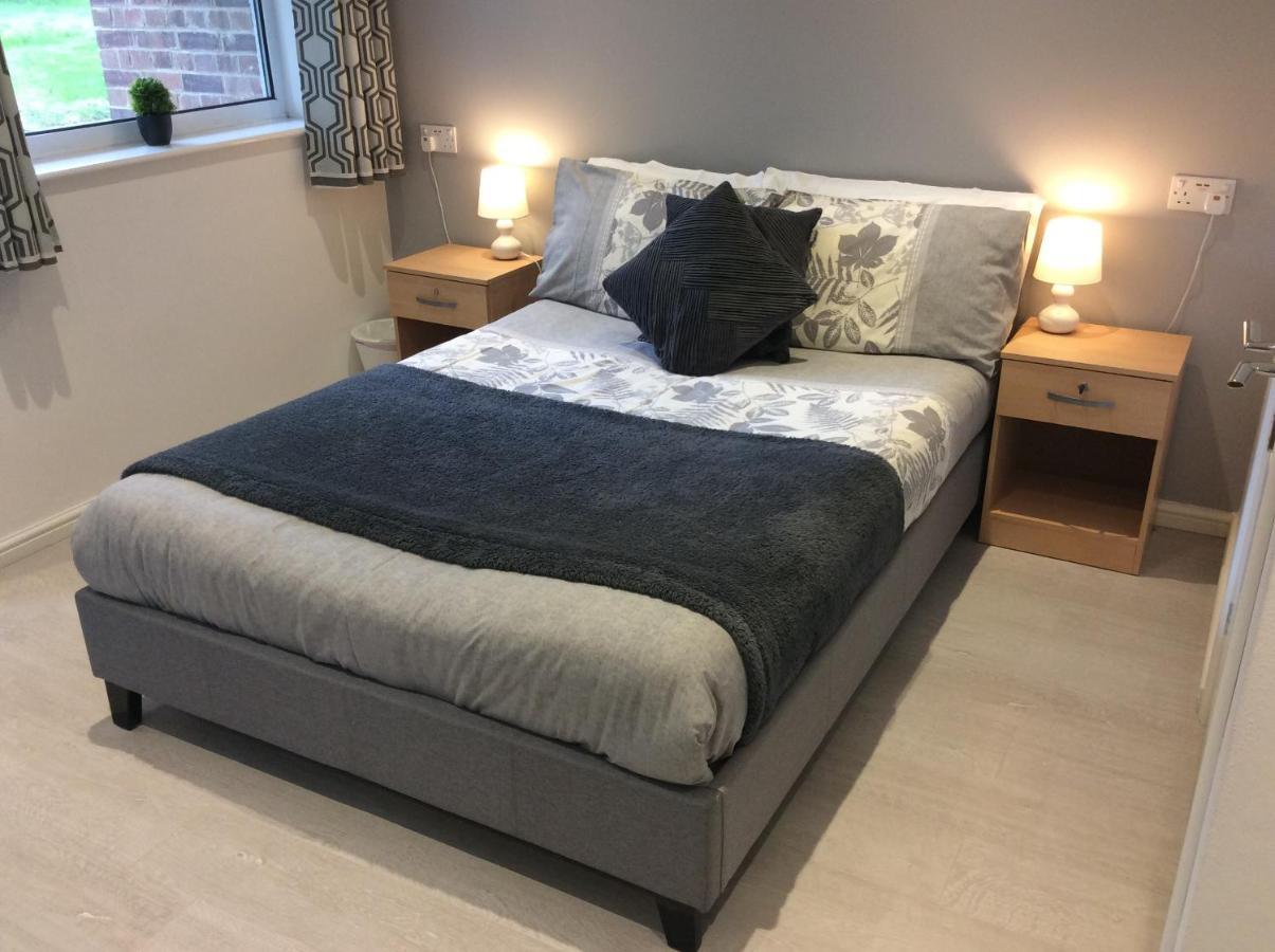 Spacious Ground Floor Studio Flat - Easy Access To Stansted Airport, London And Cambridge Lejlighed Bishop's Stortford Eksteriør billede