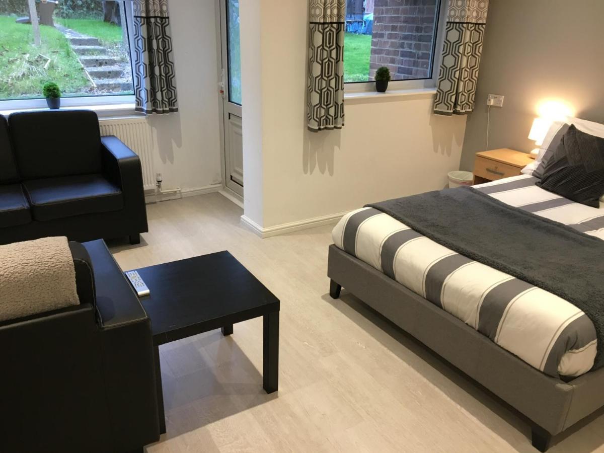 Spacious Ground Floor Studio Flat - Easy Access To Stansted Airport, London And Cambridge Lejlighed Bishop's Stortford Eksteriør billede